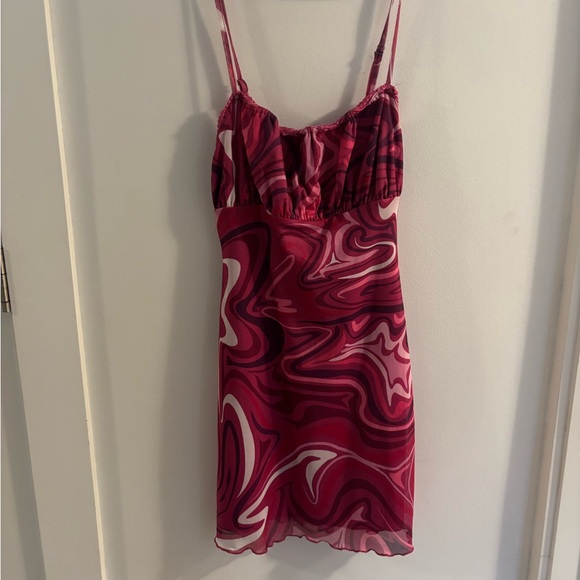 PrettyLittleThing Fuchsia Swirl Mini Dress - Picture 2 of 2
